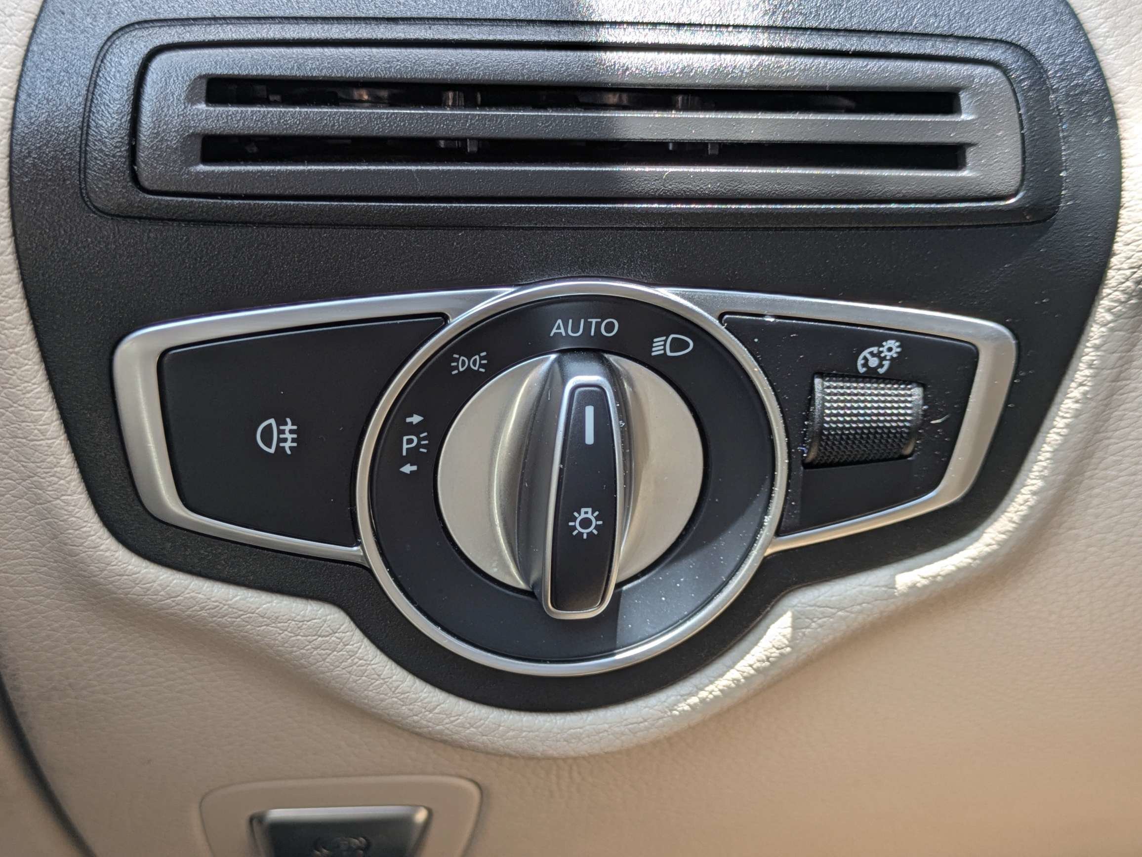 2022 Mercedes-Benz GLC GLC300 - Photo 27