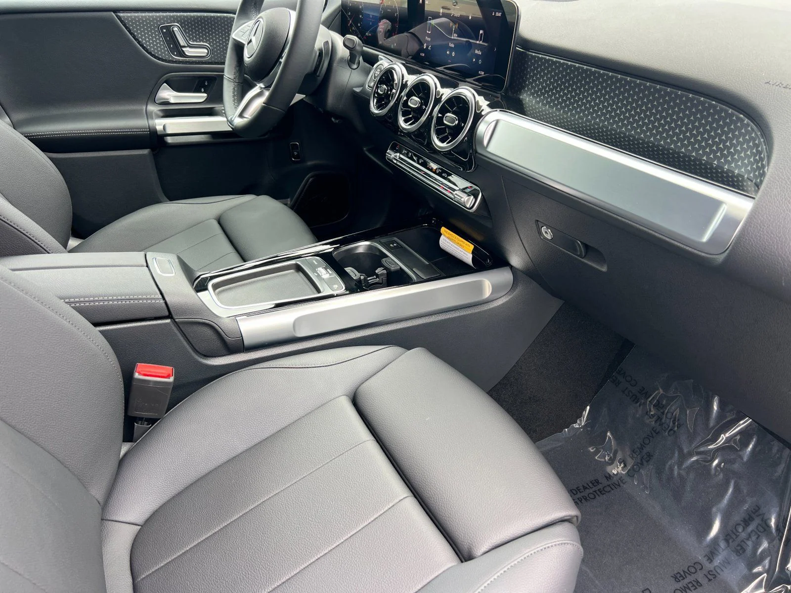 New 2026 White Mercedes-Benz GLB 250 image 18