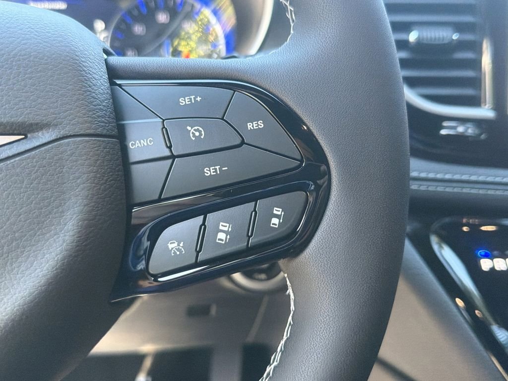 New 2027 White/off-white Chrysler Limited image 12