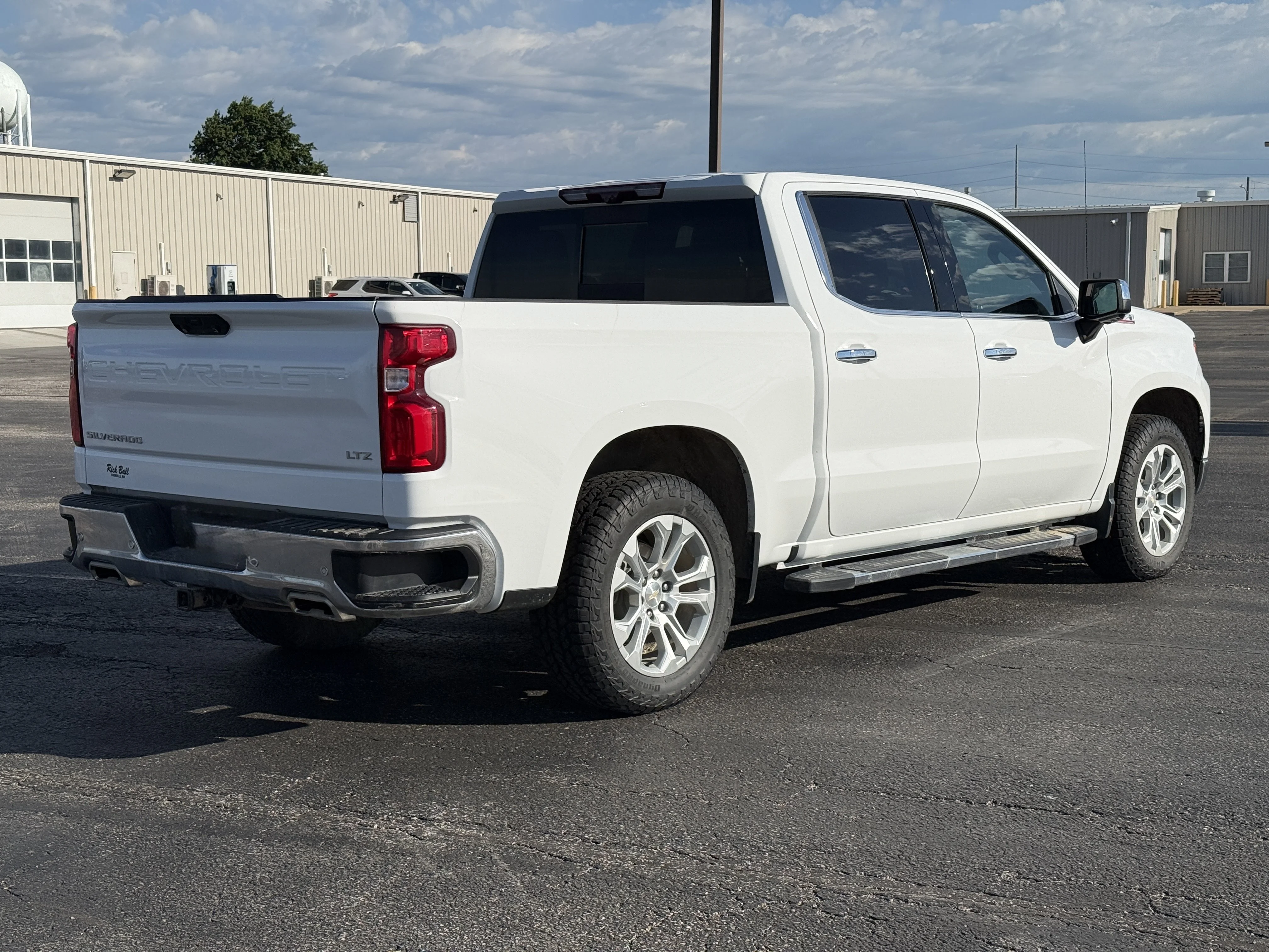 Used 2022 Summit White Chevrolet LTZ image 11