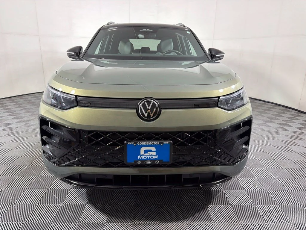 Used 2026 Green Volkswagen SE R-Line Black image 3