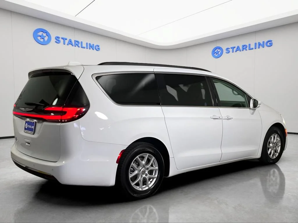 Used 2022 White Chrysler Touring L image 8