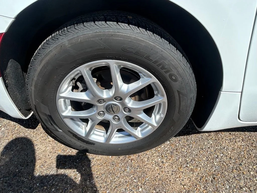 Used 2023 White Chrysler LX image 8