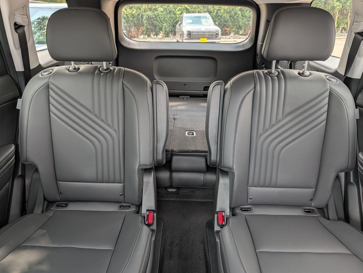 New 2026 Abyss Black Pearl Hyundai SEL Premium 7P image 7