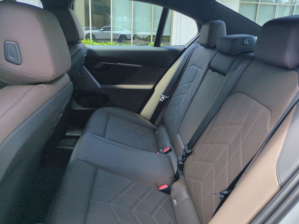 New 2027 Mineral White Metallic BMW 530i xDrive image 14