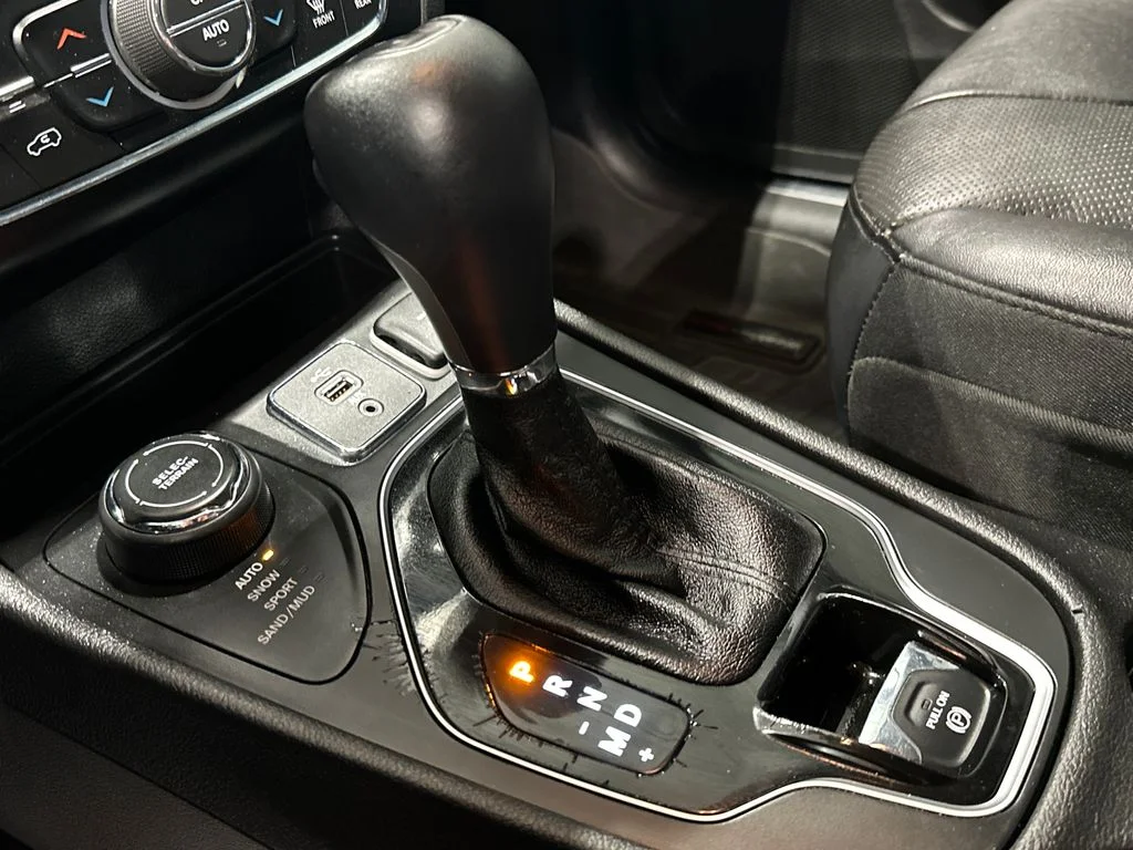 Used 2019 Black Jeep Limited image 24