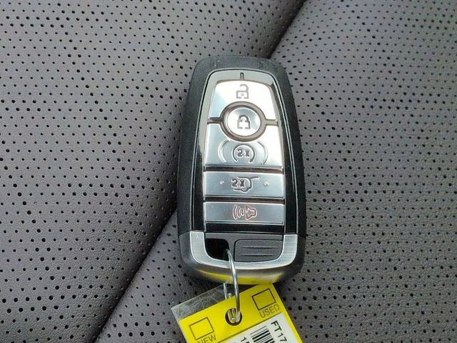 New 2026 Star White Metallic Tri-Coat Ford Platinum™ image 29