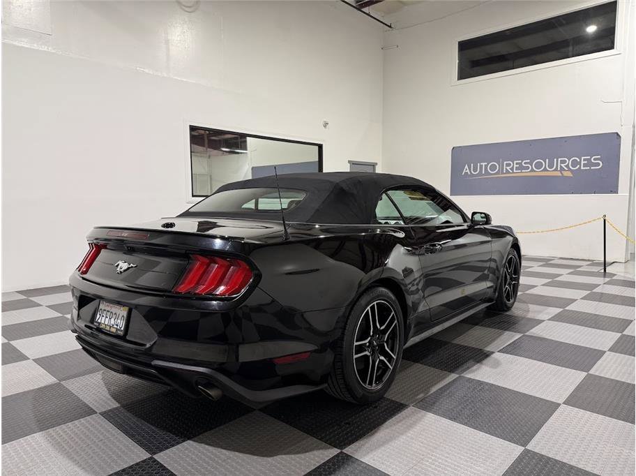 2020 Ford Mustang EcoBoost Premium Convertible photo 4