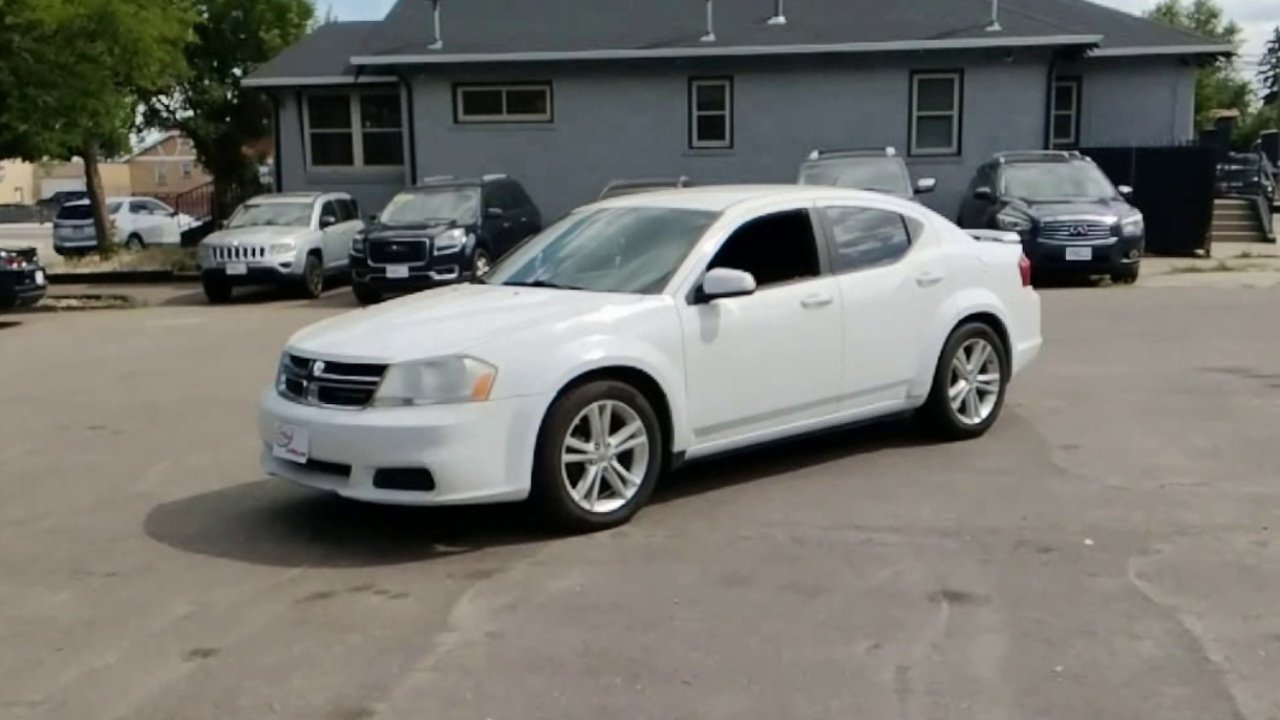 2012 Dodge Avenger SXT photo 4