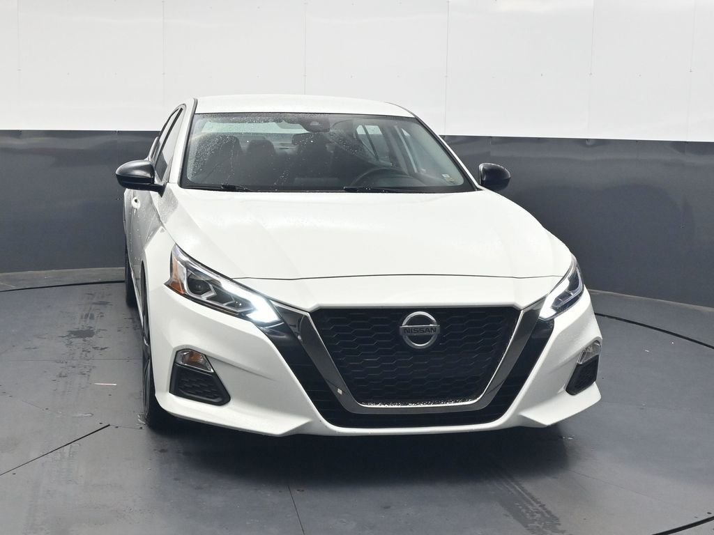 Used 2022 White Nissan 2.5 SR image 9