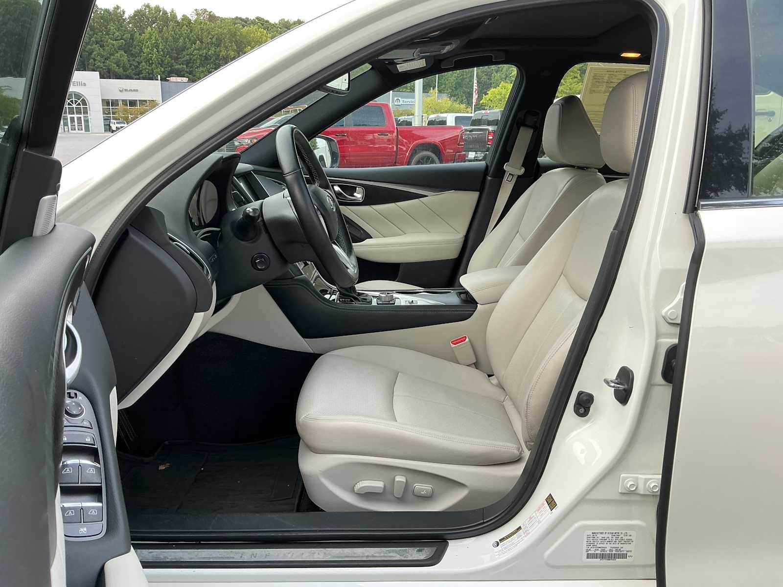 Used 2021 Majestic White INFINITI 3.0t SENSORY image 13