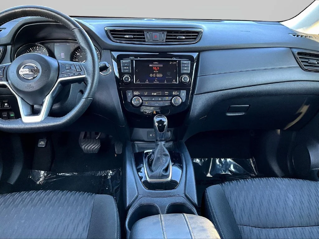 Used 2020 Midnight Pine Metallic Nissan SV image 9