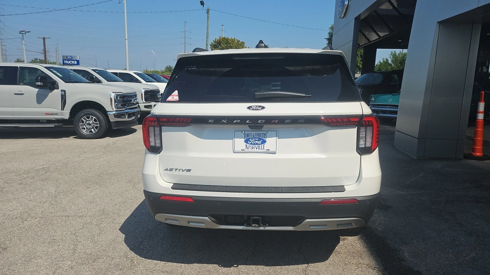 New 2027 Star White Metallic Tri-Coat Ford Active 4WD image 4