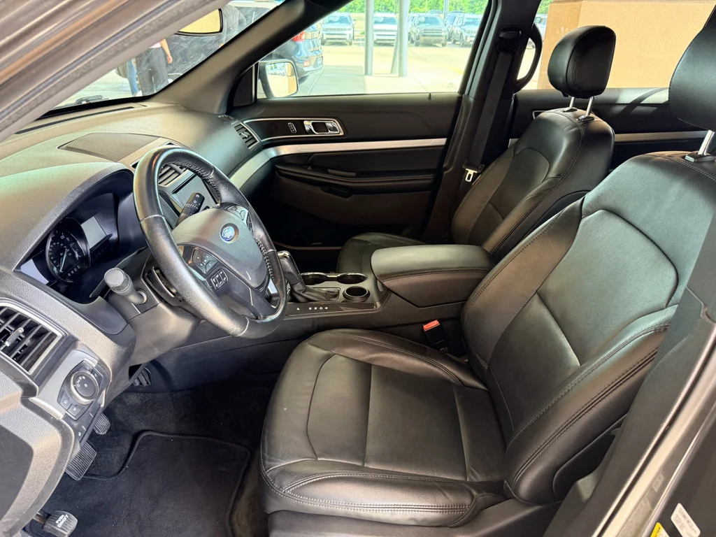 Used 2016 Magnetic Metallic Ford XLT image 11