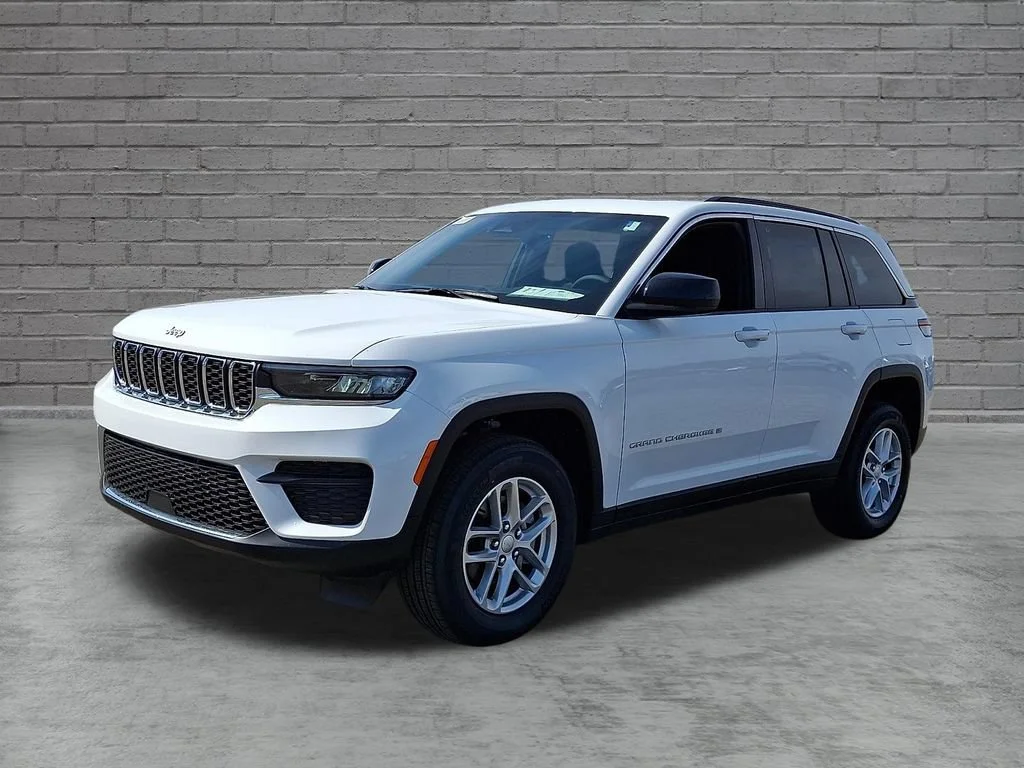 New 2026 Bright White Clearcoat Jeep Laredo X image 4