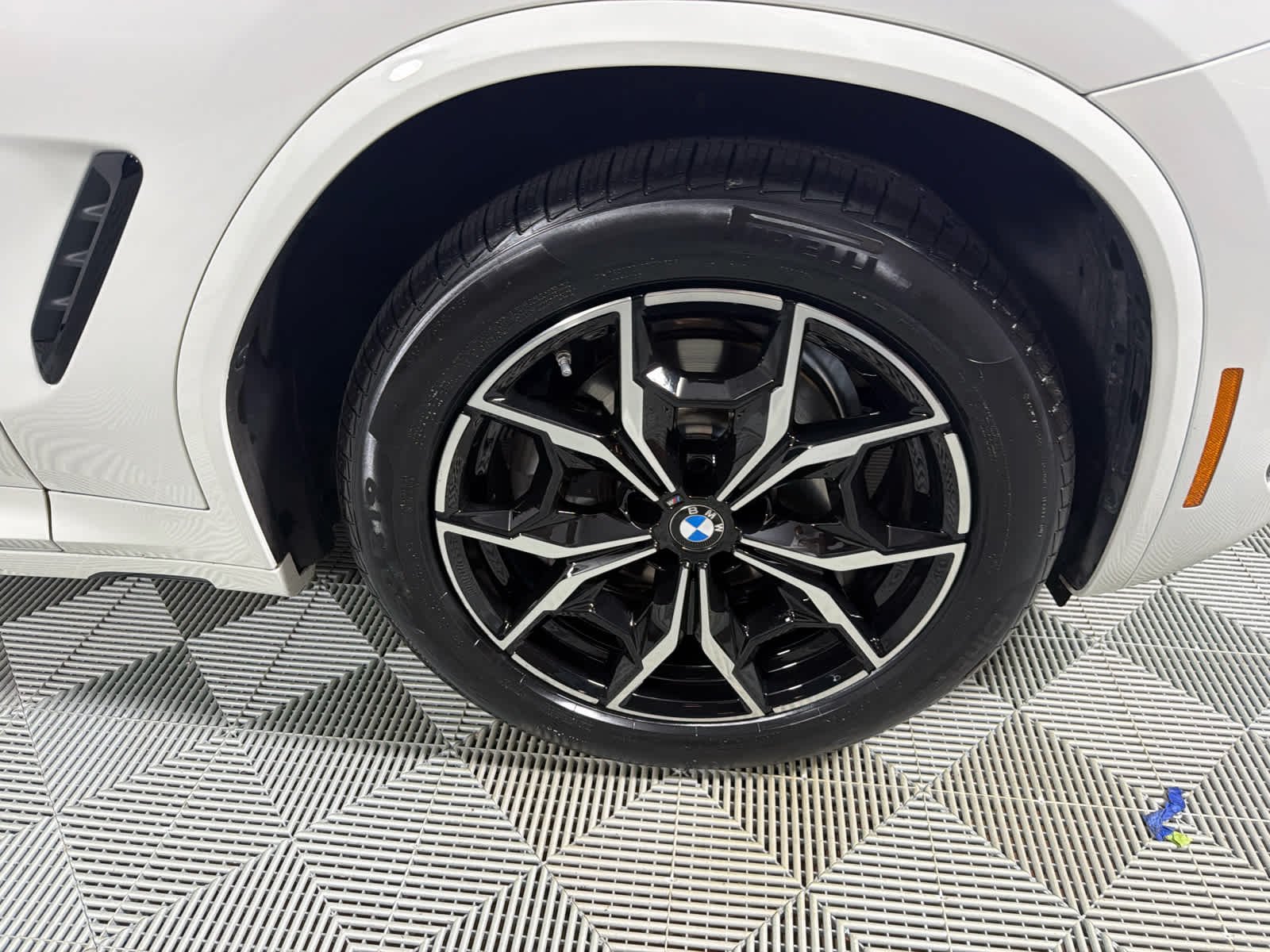 Used 2023 Alpine White BMW xDrive30i image 8