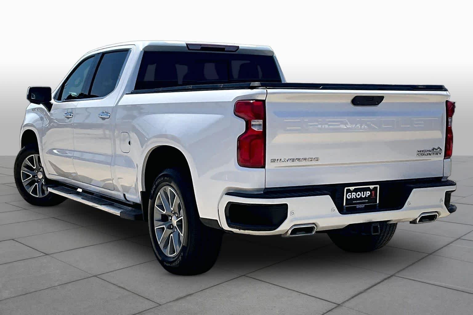 Used 2022 Iridescent Pearl Tricoat Chevrolet High Country image 12