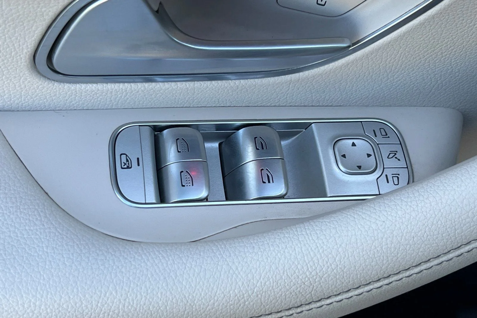 Used 2023 Polar White Mercedes-Benz 4MATIC® image 16