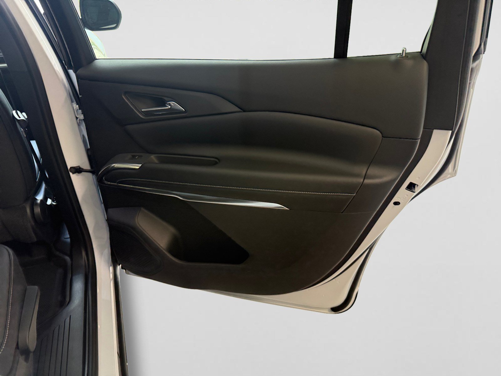 2027 Chevrolet Traverse LT - Photo 16