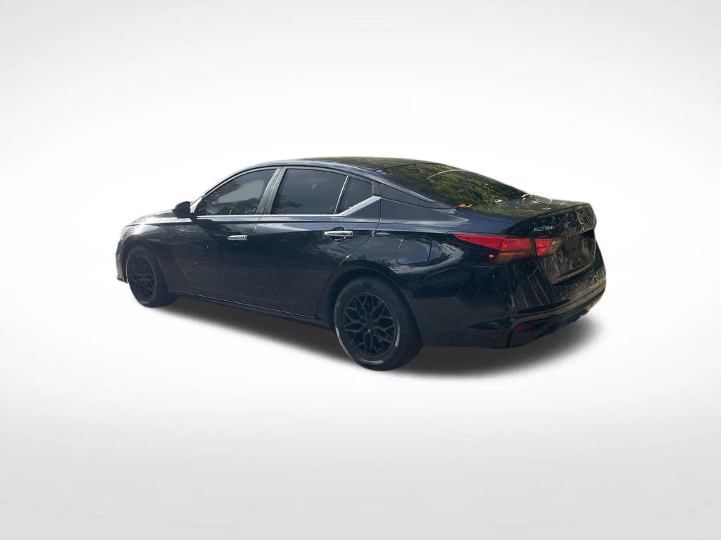 Used 2022 Black Nissan 2.5 S image 3