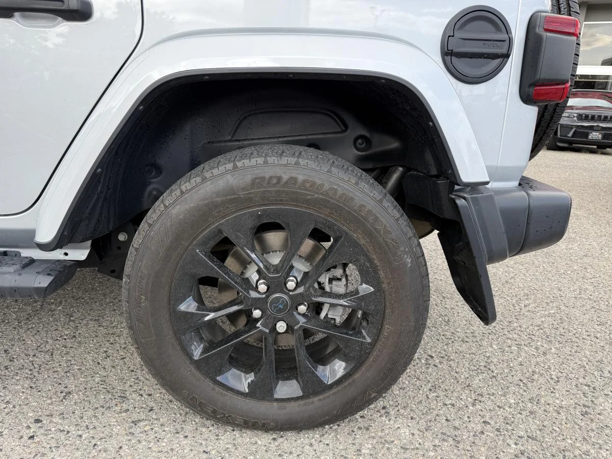 Used 2024 Silver Jeep Sahara 4xe image 9