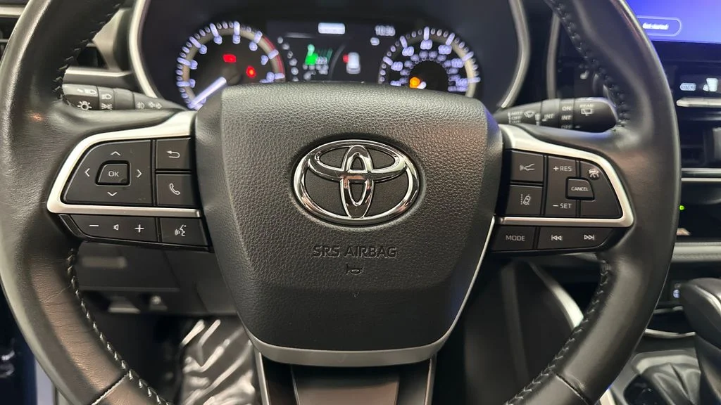 Used 2024 Blue Toyota XLE image 16