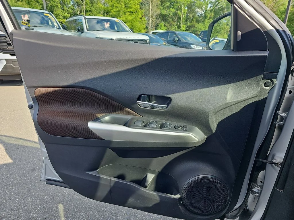 Used 2019 Silver Nissan SR image 25