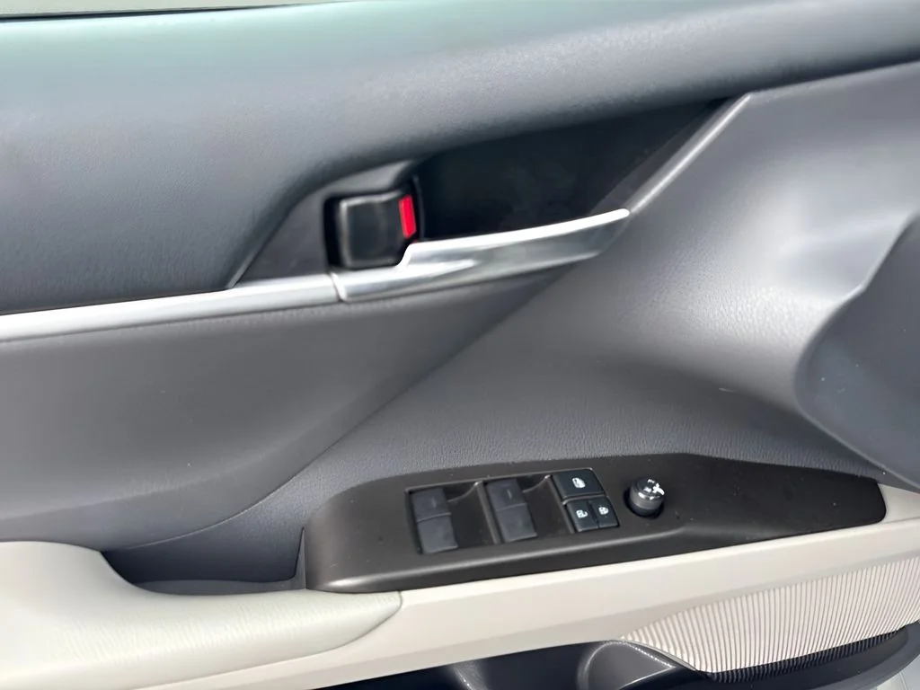 Used 2022 Silver Toyota LE image 14