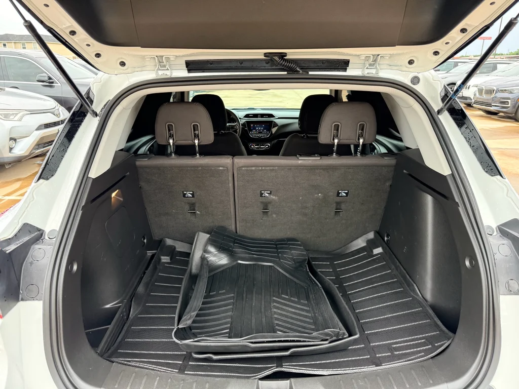 Used 2021 Summit White Chevrolet LT image 25