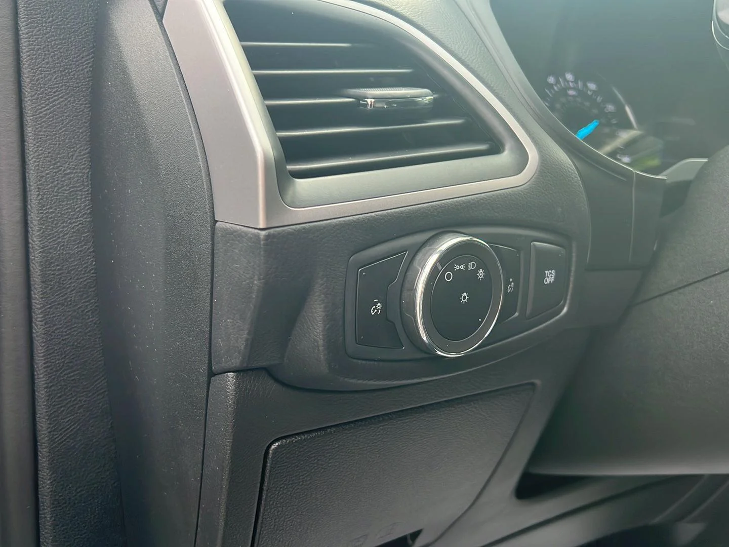 Used 2023 Oxford White Ford SEL image 24