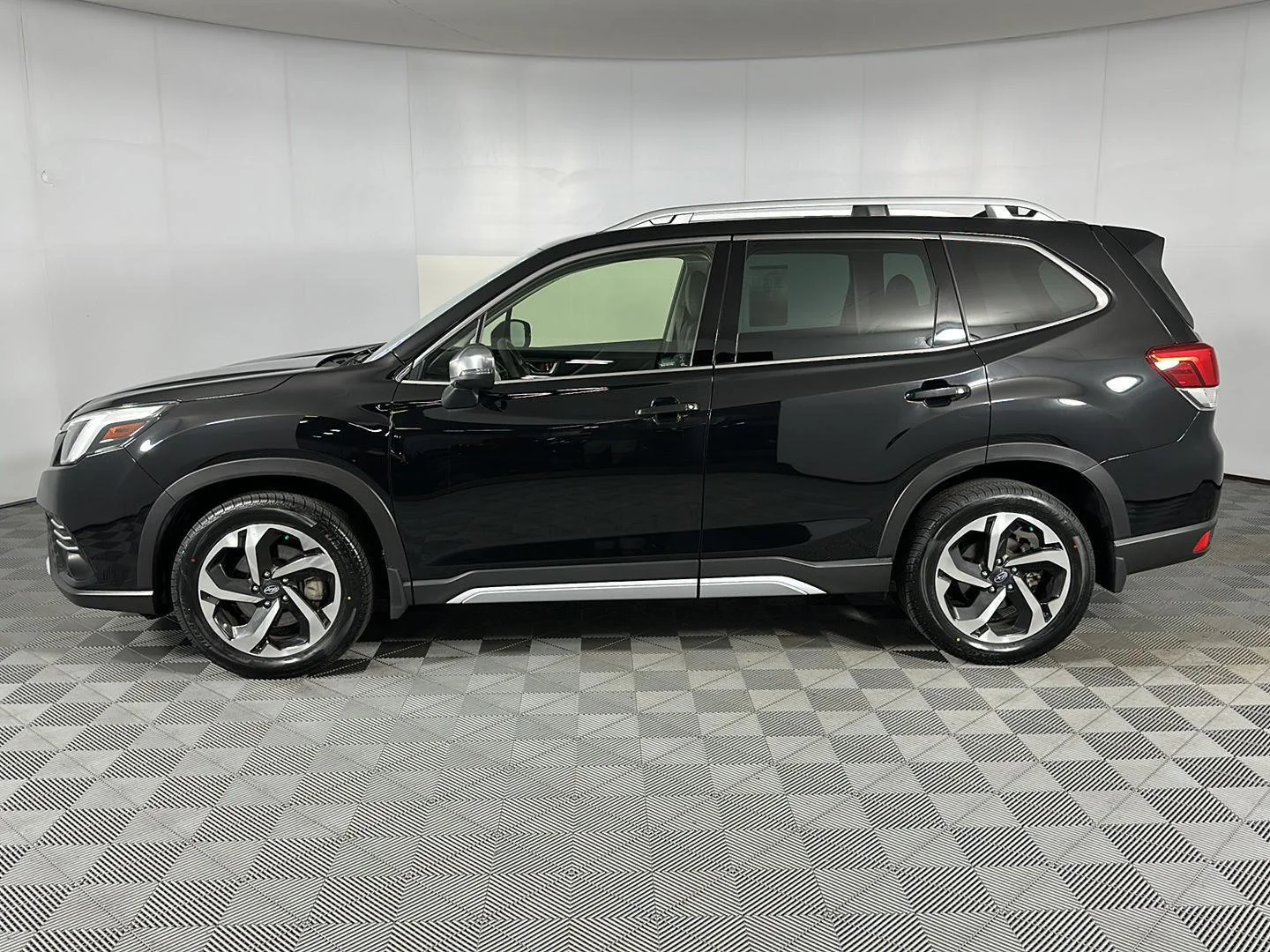 Used 2024 Crystal Black Silica Subaru Touring image 5