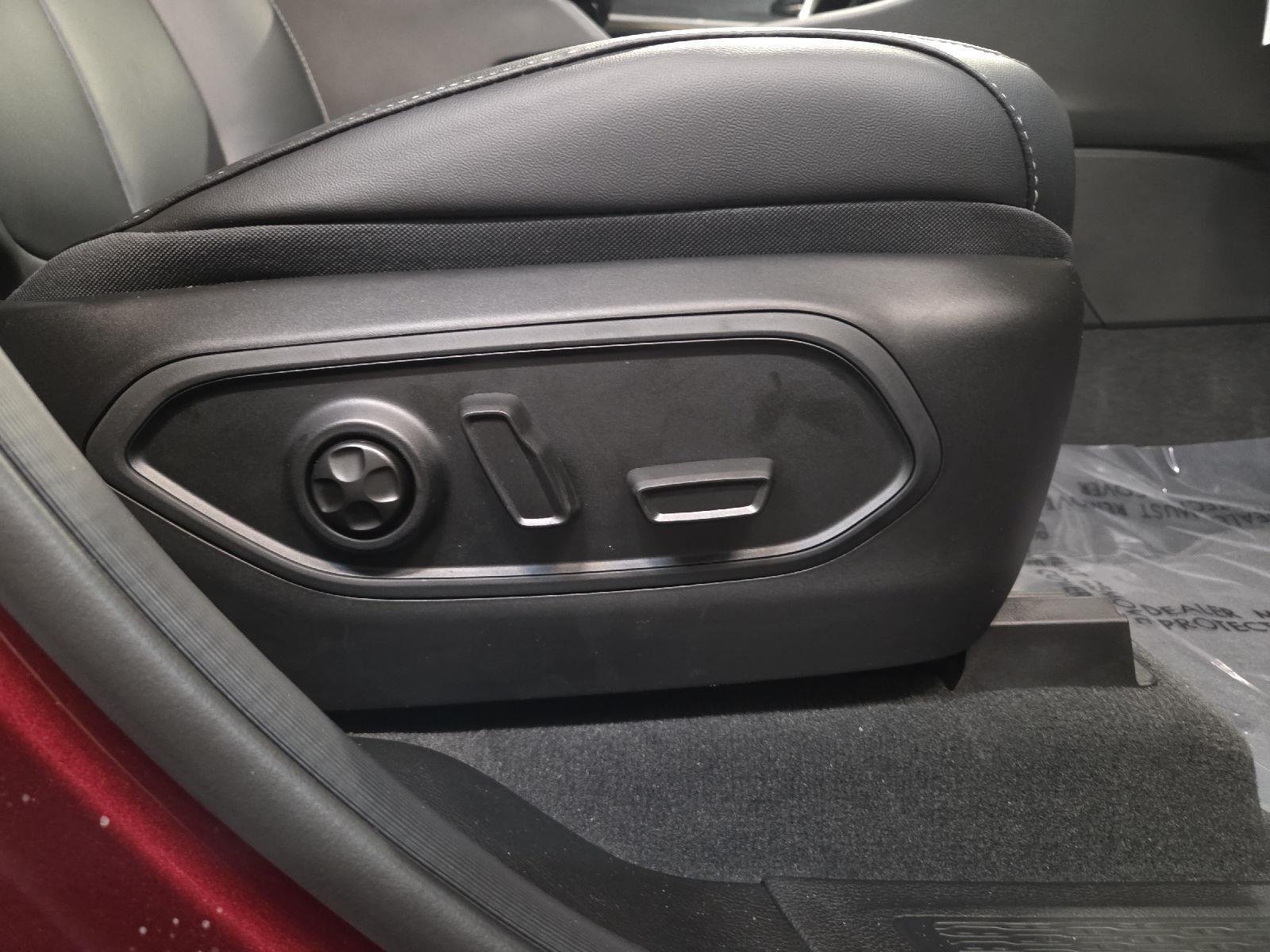 New 2026 Velvet Red Pearl-Coat Exterior Paint Jeep Limited image 21