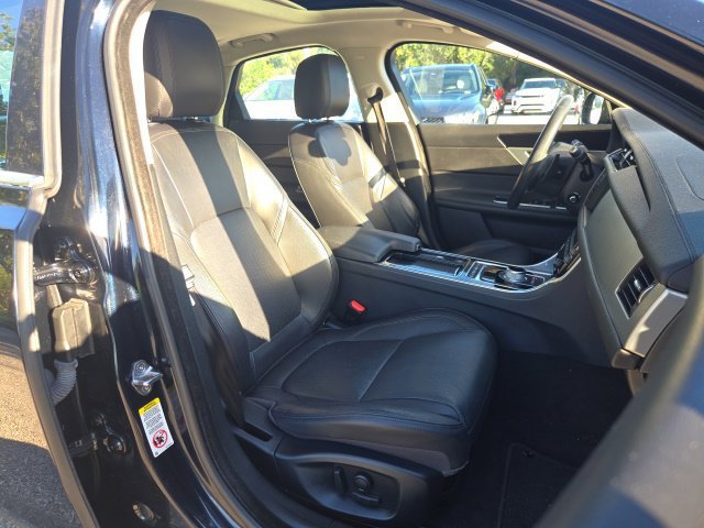 Used 2016 Celestial Black Jaguar 35t Prestige image 12