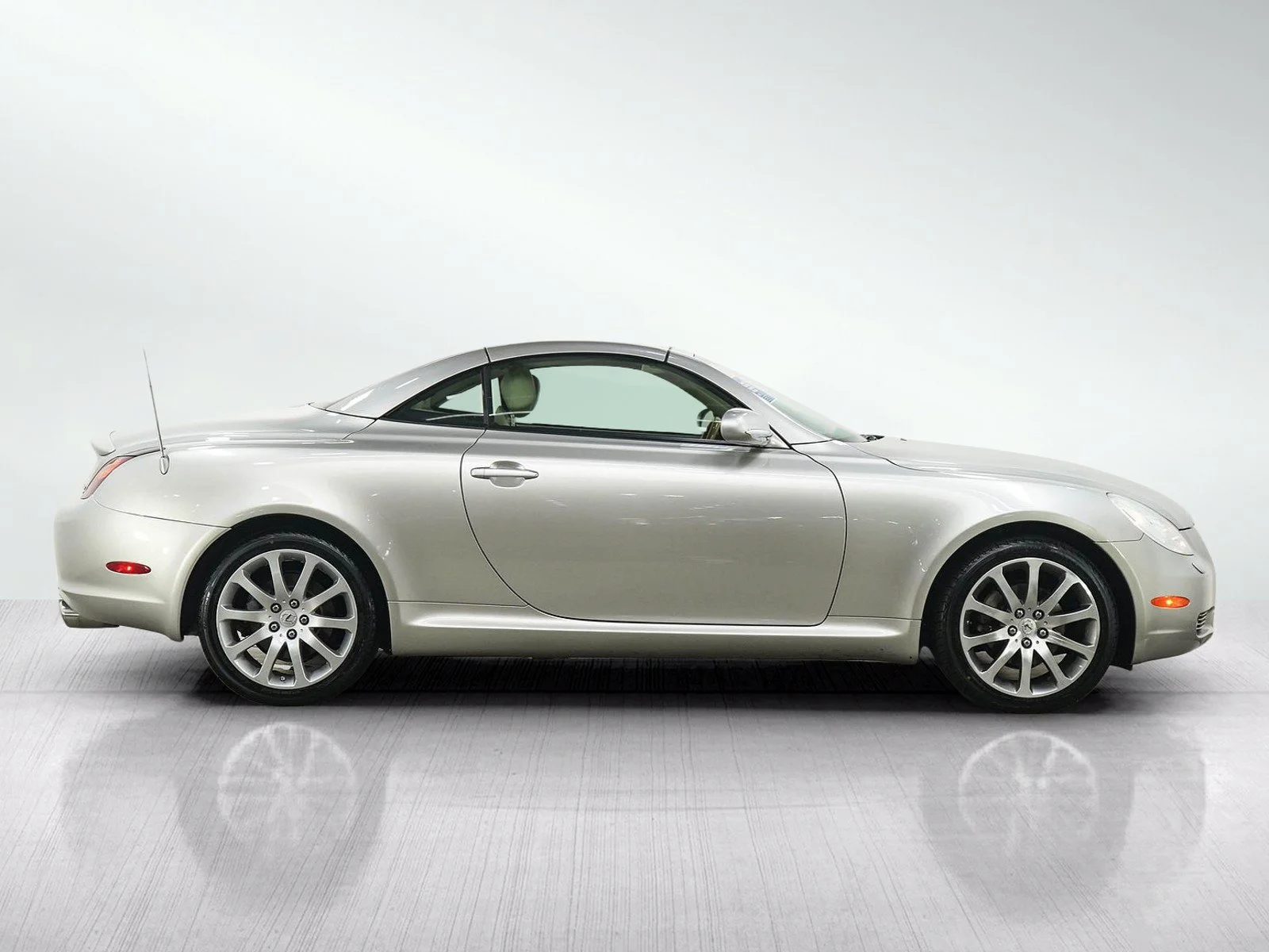 Used 2002 Silver Lexus 430 image 6
