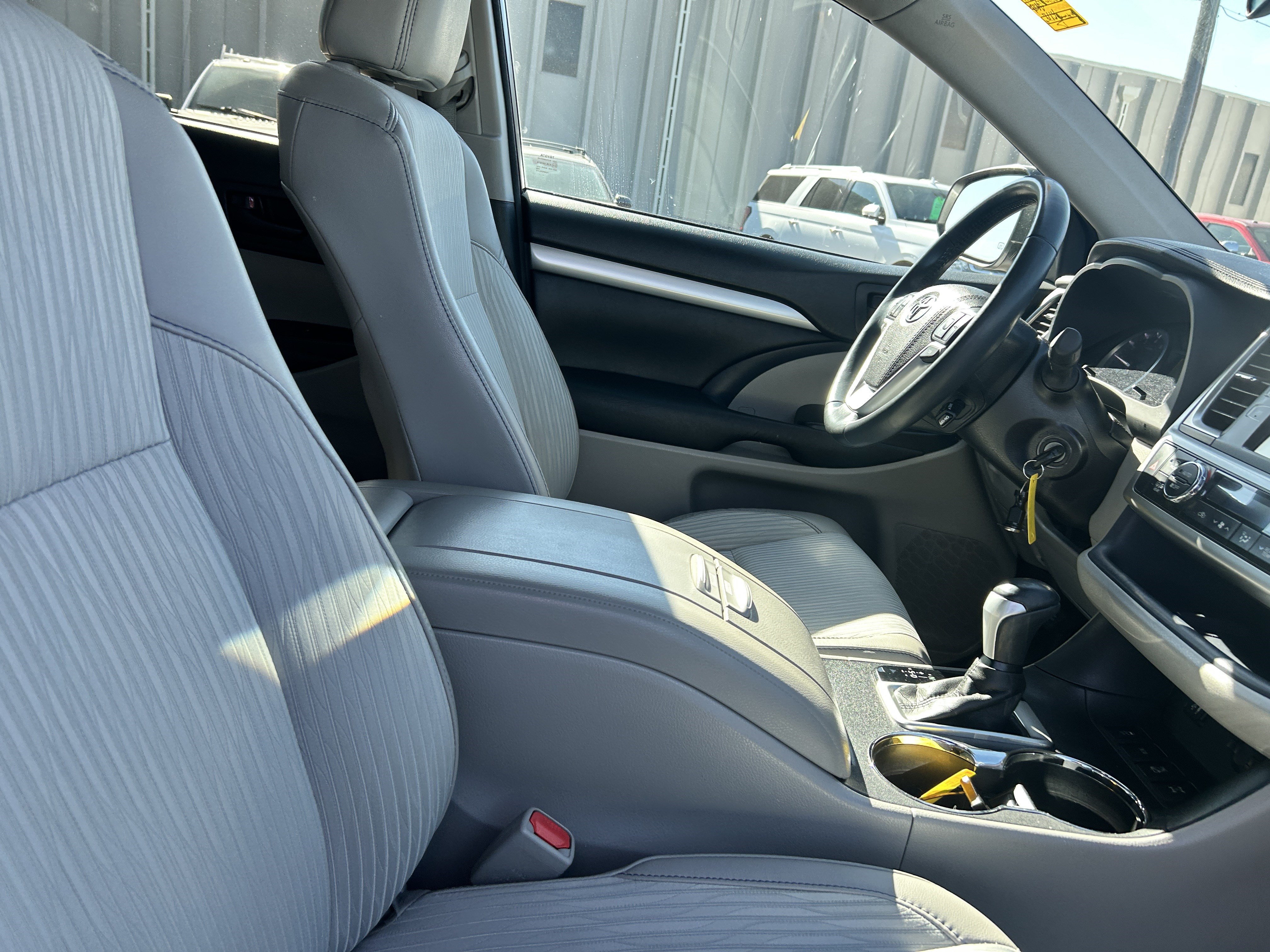 Used 2016 Blizzard Pearl Toyota LE image 12