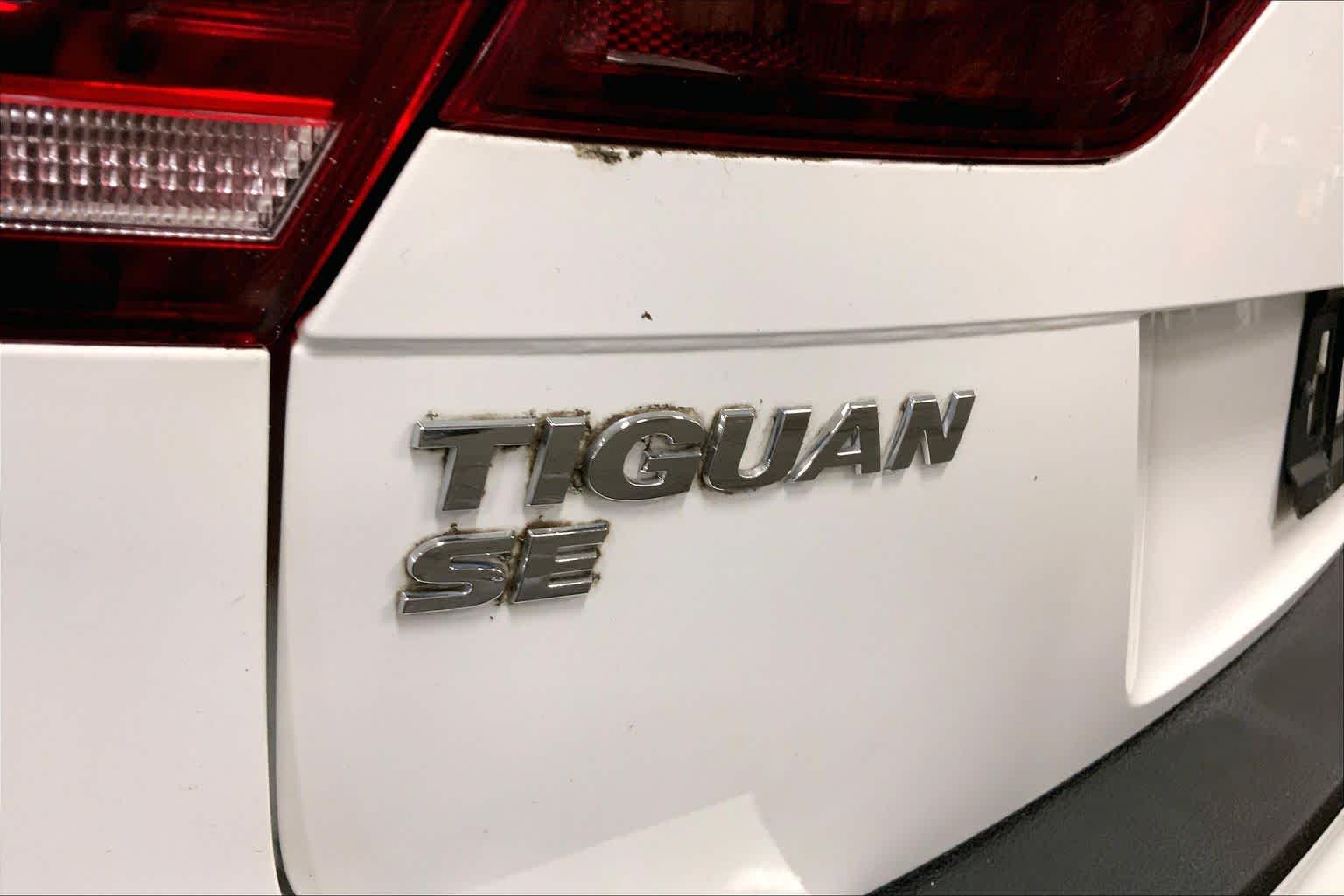 Used 2021  Volkswagen SE image 31
