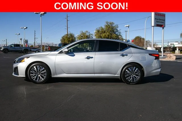 Used 2023 Silver Nissan 2.5 SV image 2