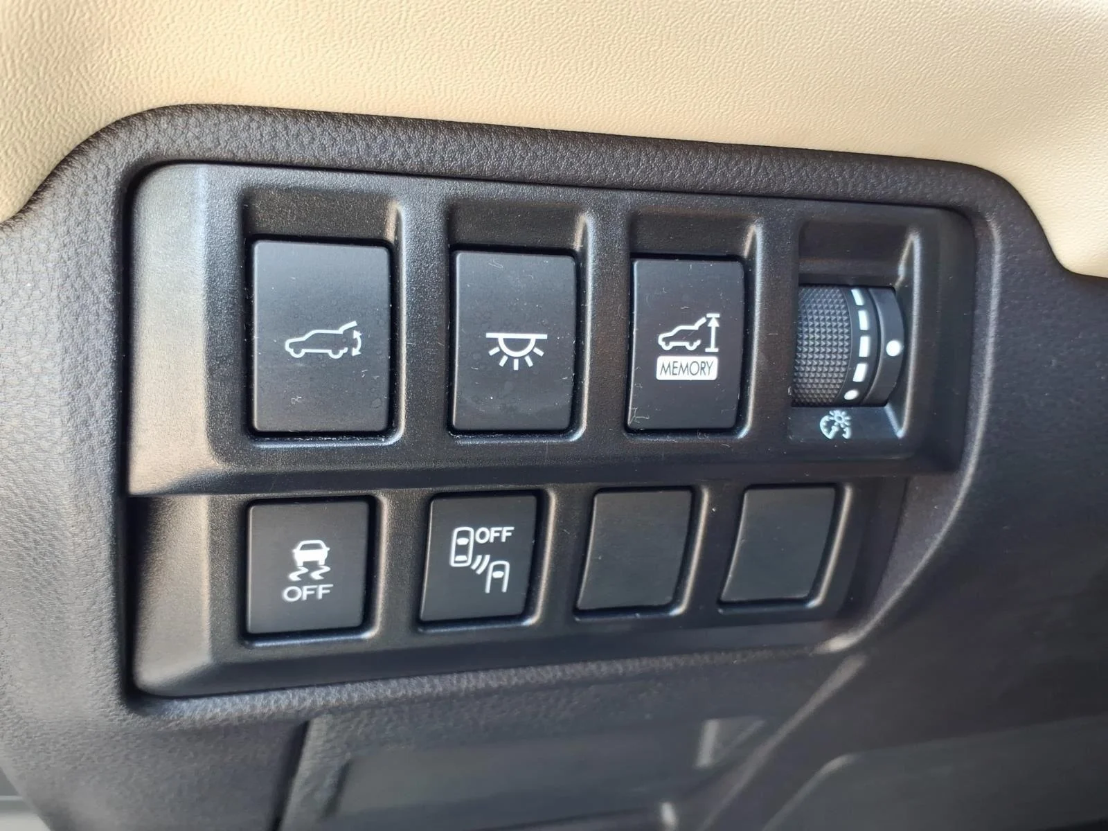 Used 2022 Crystal White Pearl Subaru Limited image 9