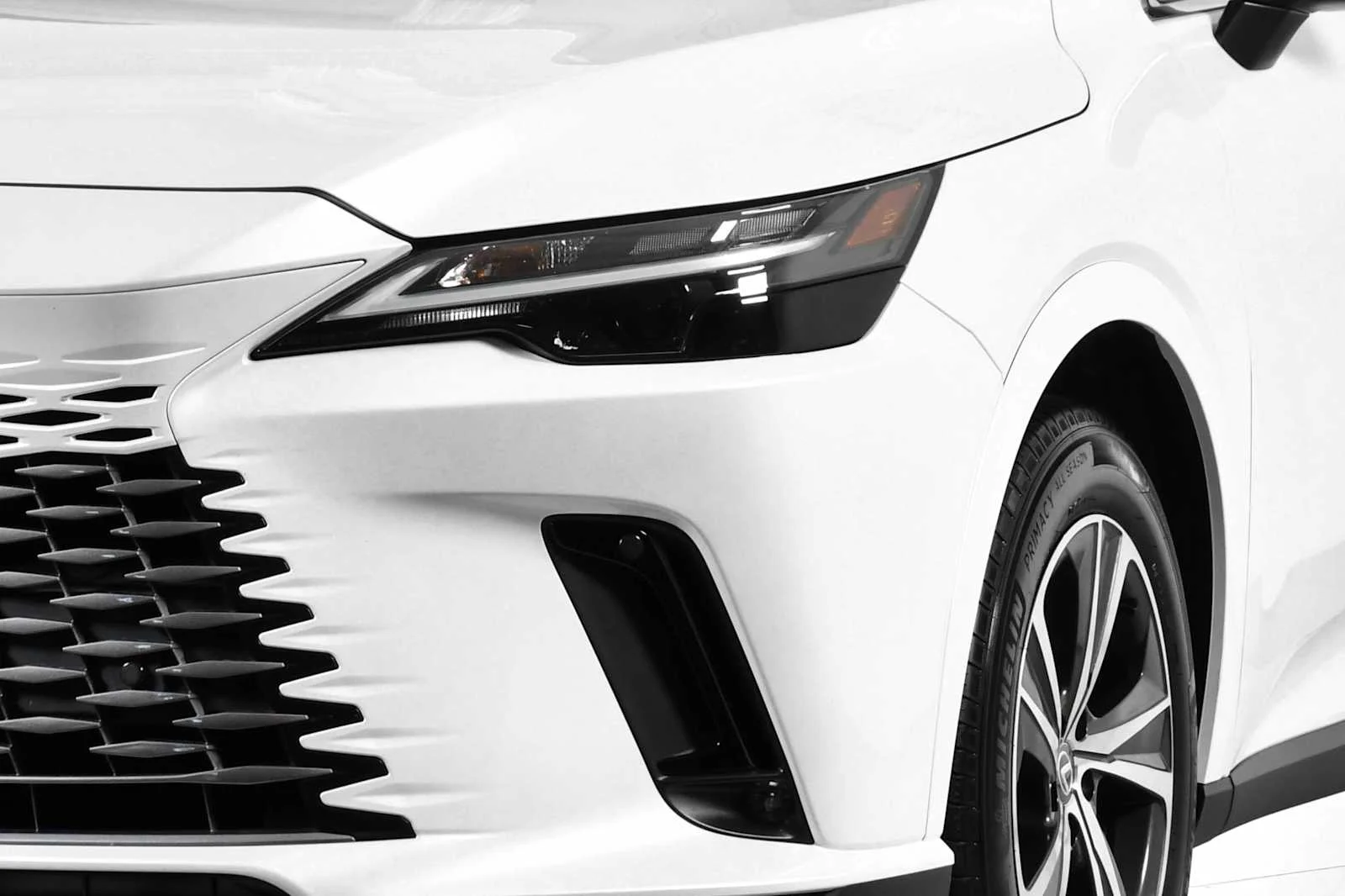Used 2025 Eminent White Pearl Lexus Premium image 11