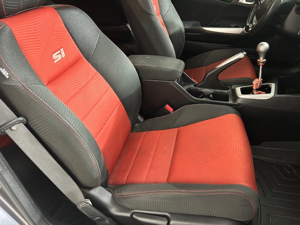 Used 2015  Honda Si image 13