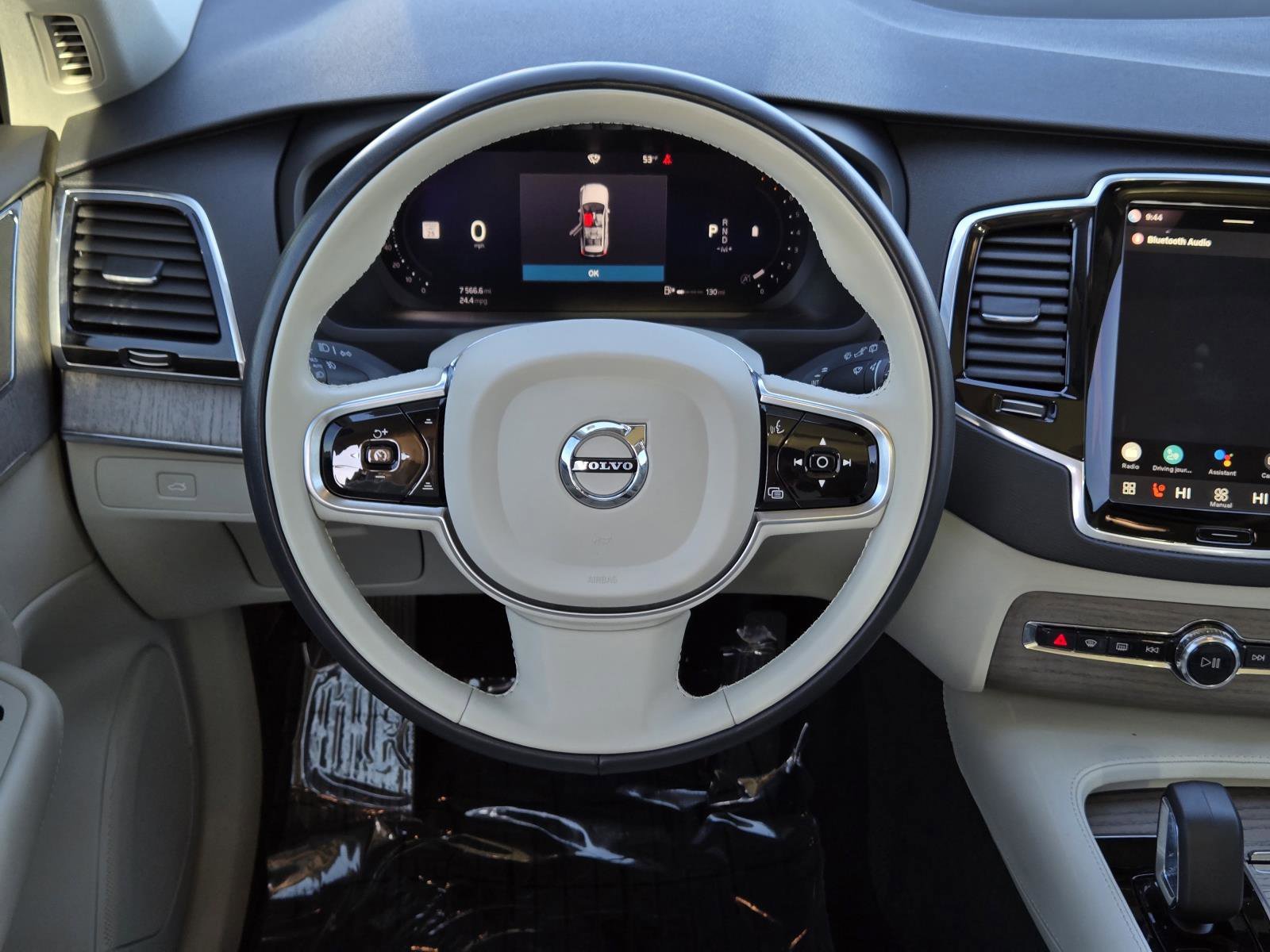 Used 2023 Onyx Black Metallic Volvo Plus image 27