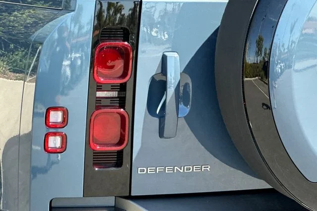 Certified Used 2025 Blue Land Rover X-Dynamic SE image 25