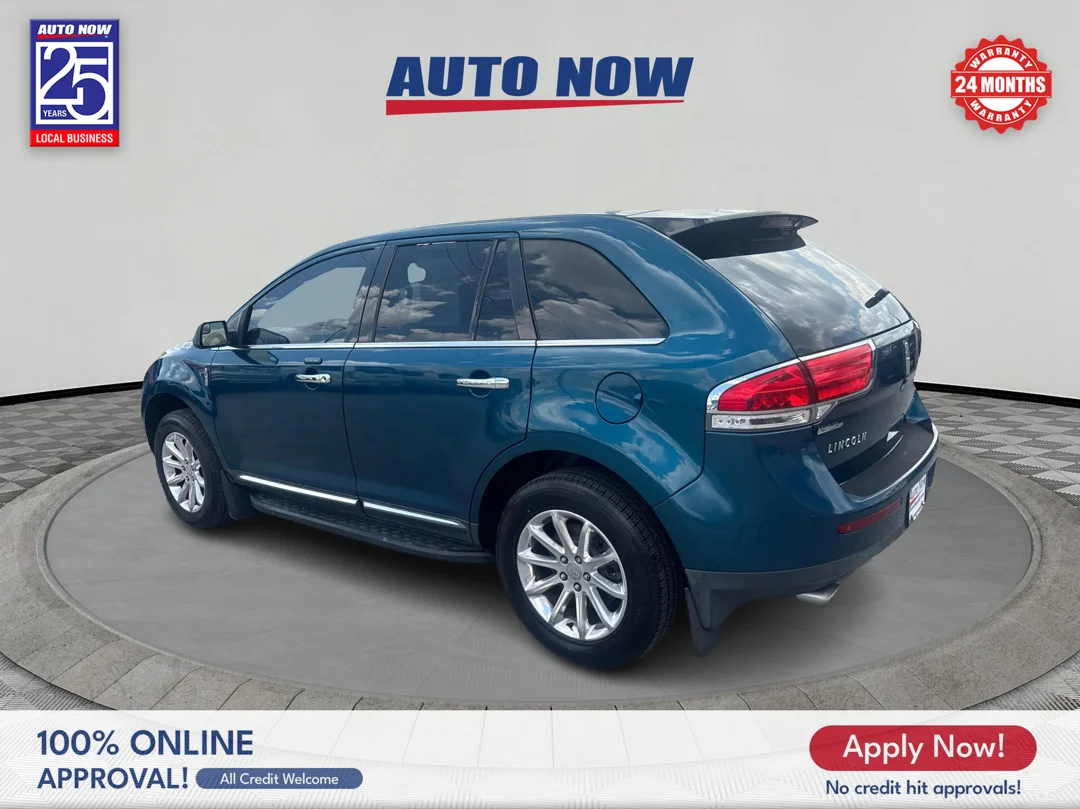 Used 2011 Dark Green Lincoln base image 4