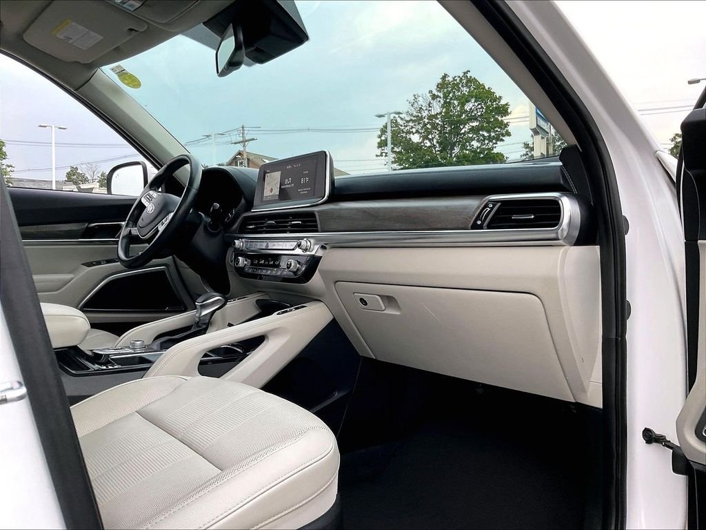 Used 2021 White Kia EX image 14
