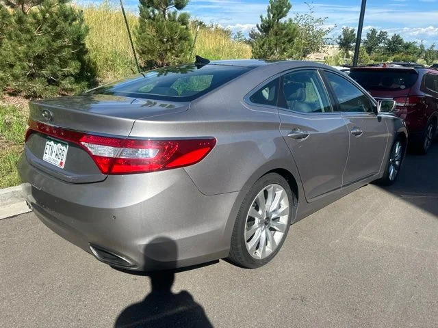 Used 2013 Gray Hyundai Base image 3