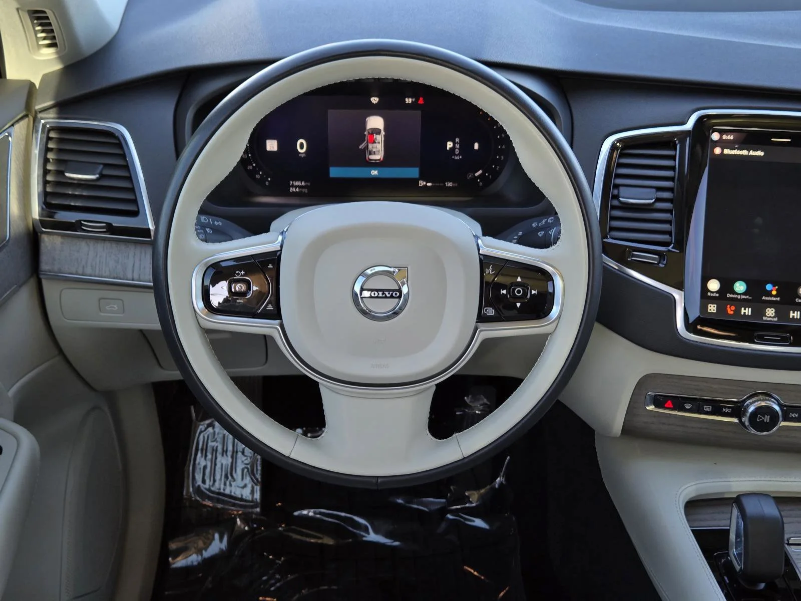 Certified Used 2023 Onyx Black Metallic Volvo Plus image 27