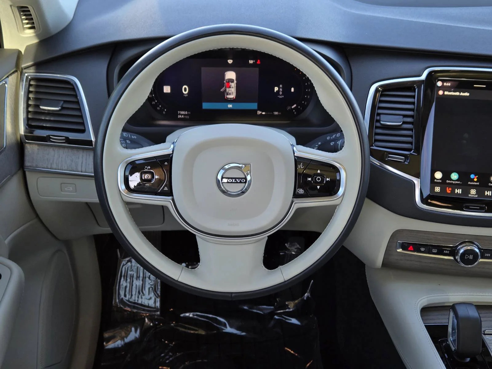 Certified Used 2023 Onyx Black Metallic Volvo Plus image 27
