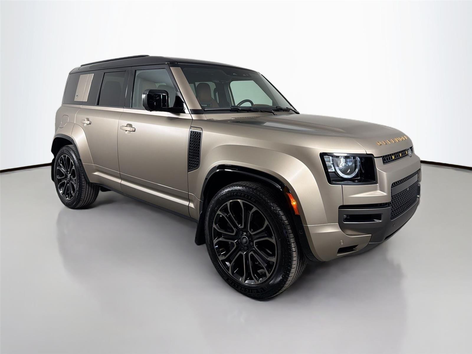 Certified Used 2025 Petra Copper Land Rover OCTA 635PS image 3
