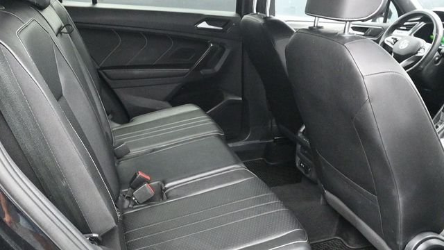 Used 2022 Black Volkswagen 2.0T SE R-Line Black image 10