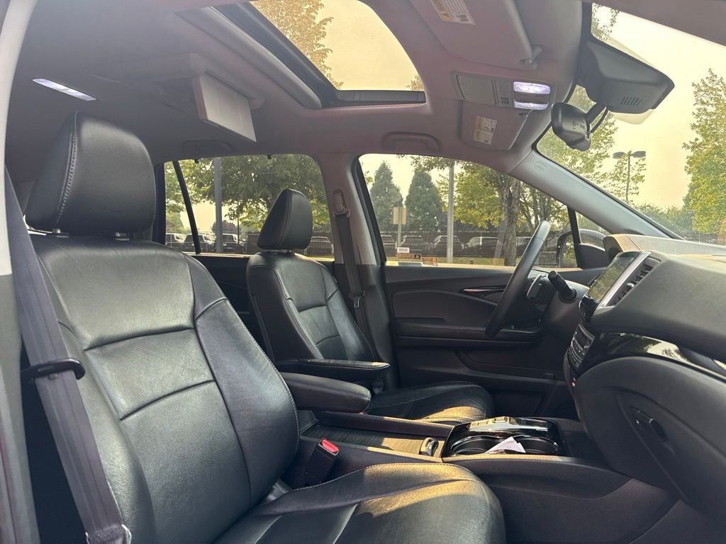 Used 2017 Crystal Black Pearl Honda Touring image 26